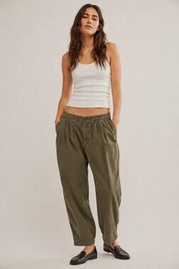 Free People Abby Chino Olive Green Pleated Tapered Ankle Pants - Size 4